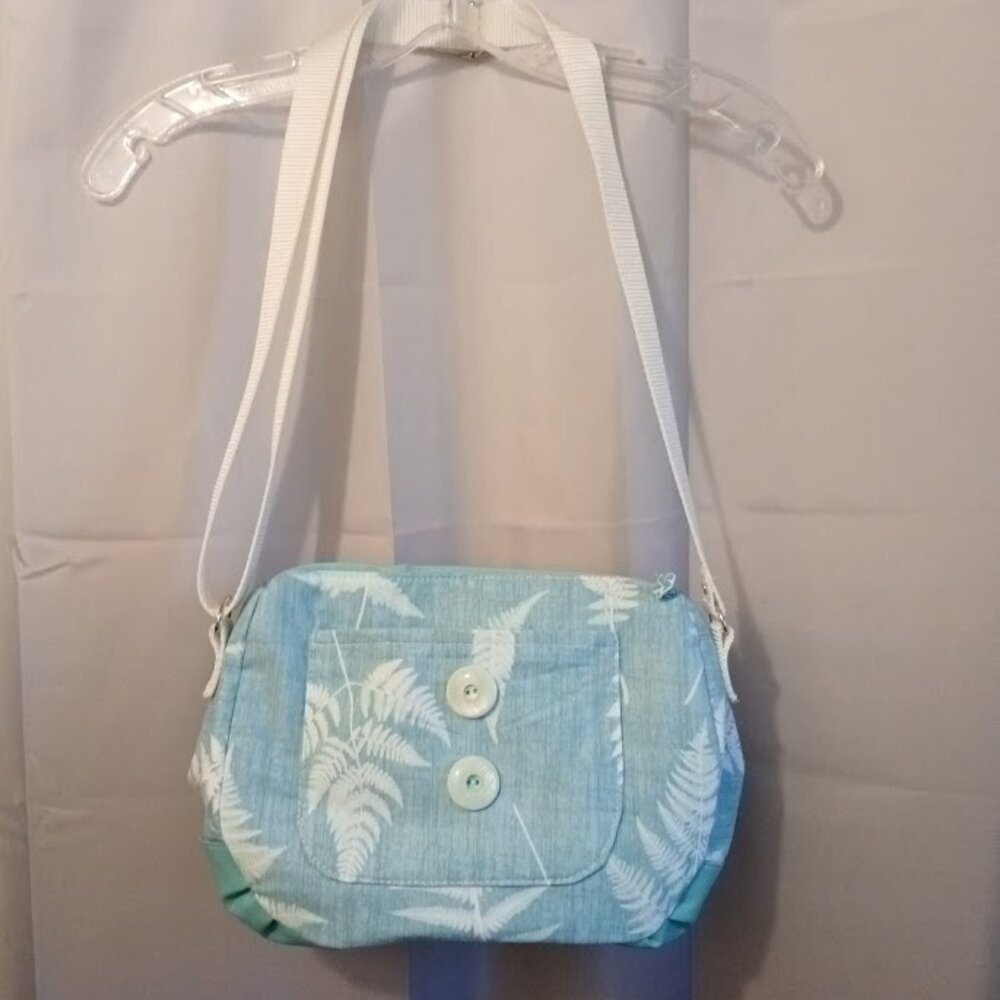 New Fern Leaf Shoulder bag Purse Aqua White Vinyl trim Adjustable strap Buttons